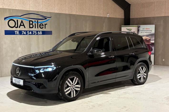 Sort Mercedes EQB300 fra 2024 set udefra