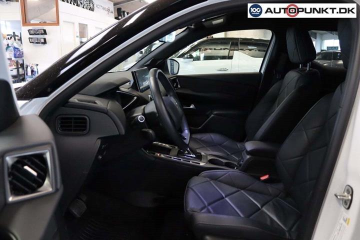 Hvid DS DS 3 CrossBack fra 2022 set indefra