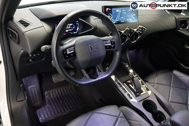 Hvid DS DS 3 CrossBack fra 2022 set indefra