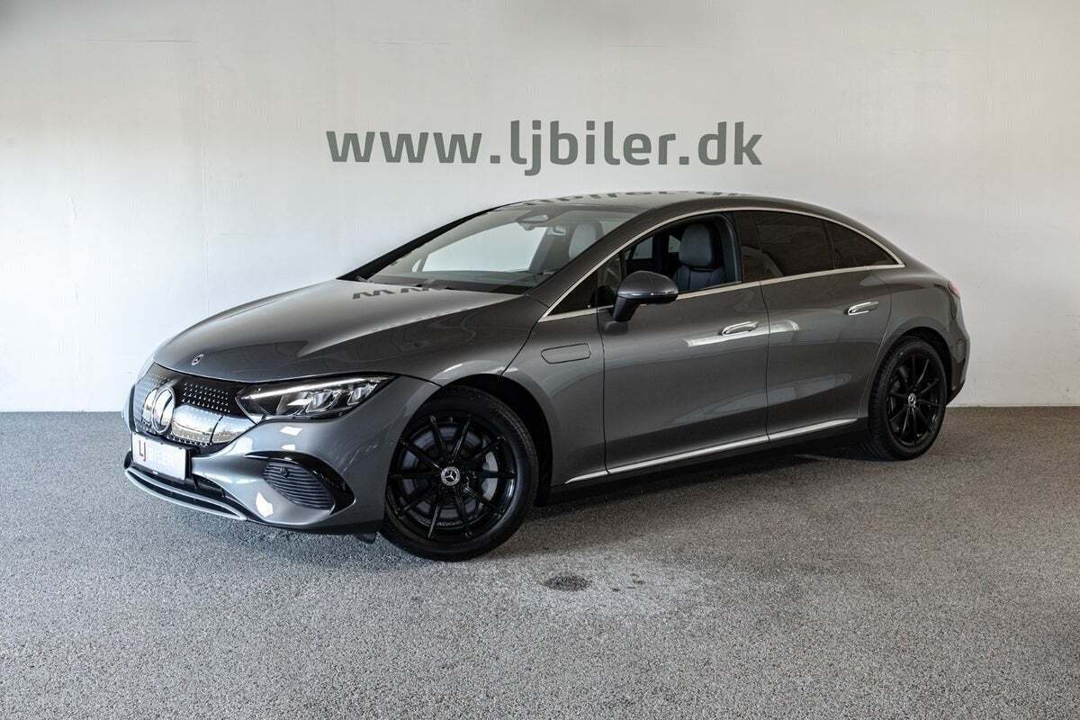 Grå Mercedes EQE300 fra 2023