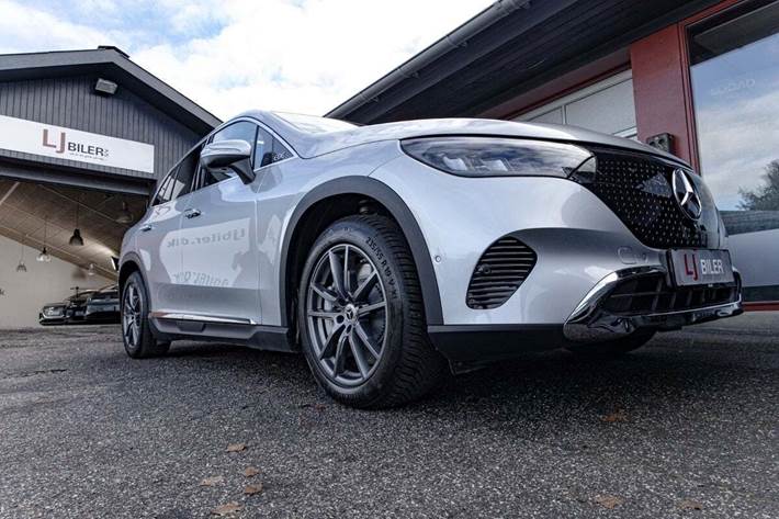 Sølv Mercedes EQE300 SUV fra 2023