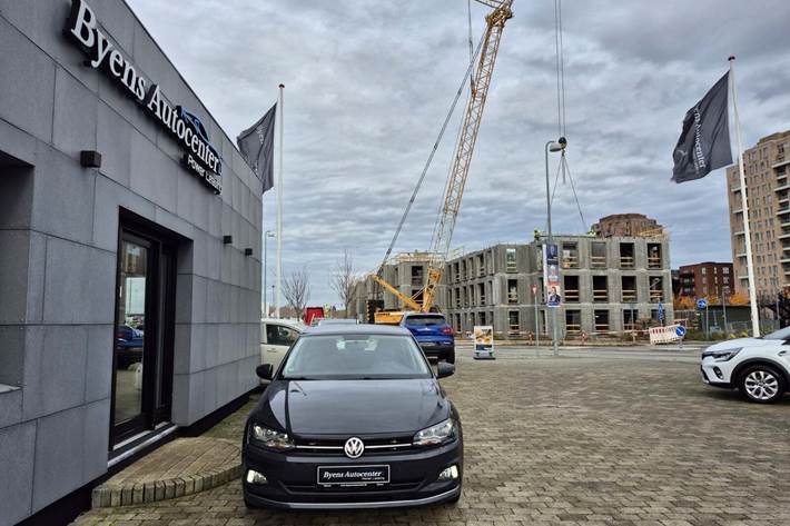 Grå VW Polo fra 2019