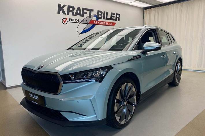 Grøn Skoda Enyaq fra 2021 set udefra