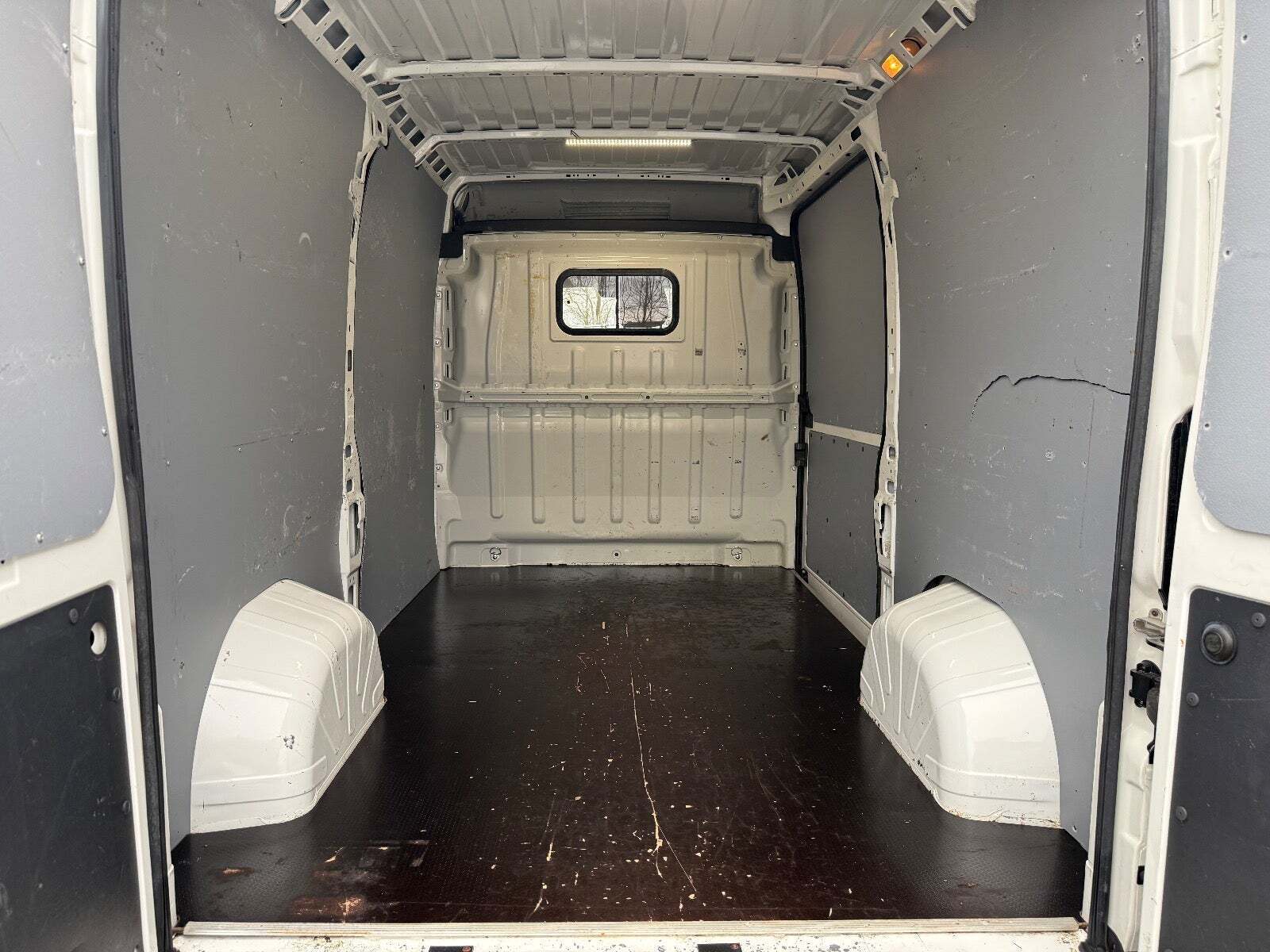 Hvid Peugeot Boxer 333 fra 2020