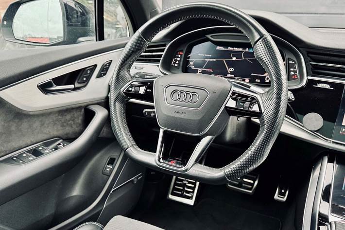 Grå Audi SQ7 fra 2020