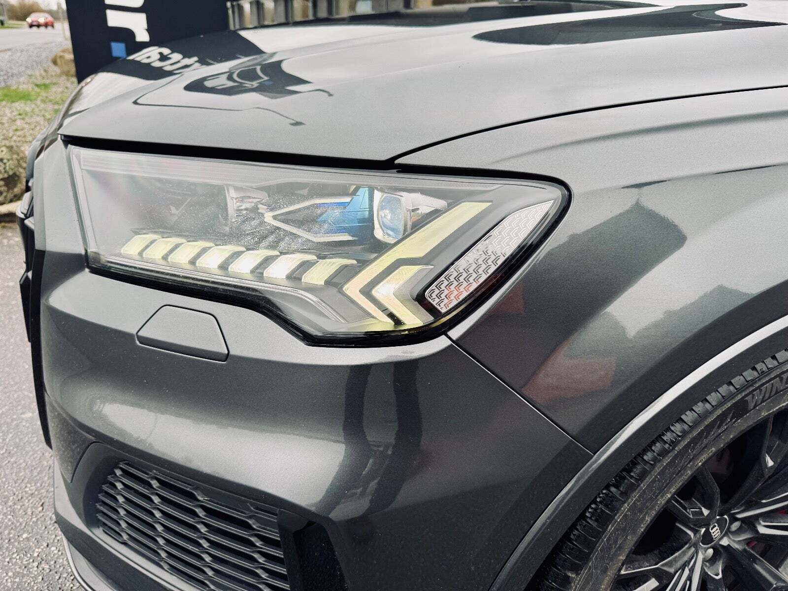 Grå Audi SQ7 fra 2020