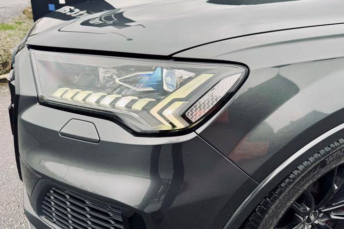 Grå Audi SQ7 fra 2020