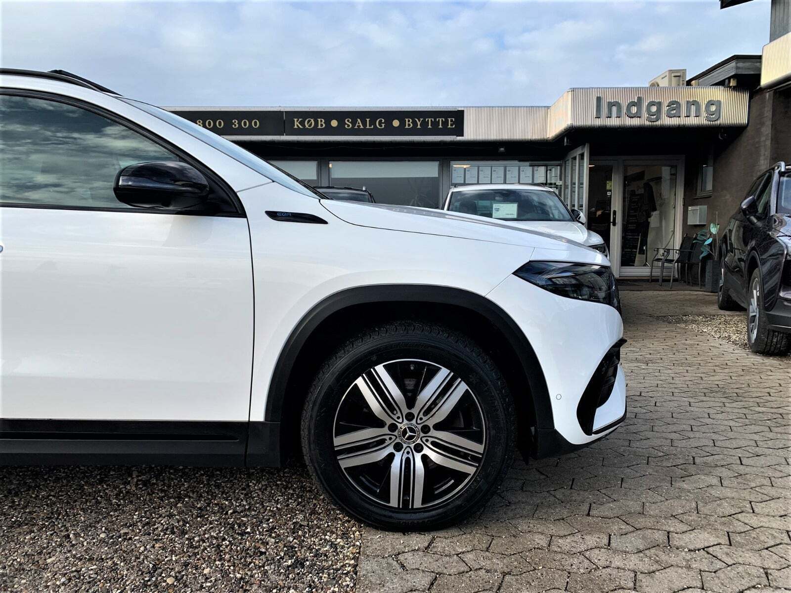 Hvid Mercedes EQA250 fra 2021
