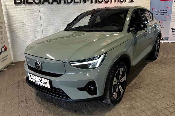 Grøn Volvo C40 fra 2023 set udefra