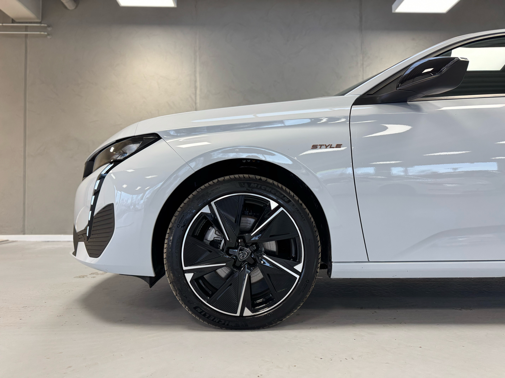 Peugeot E-308