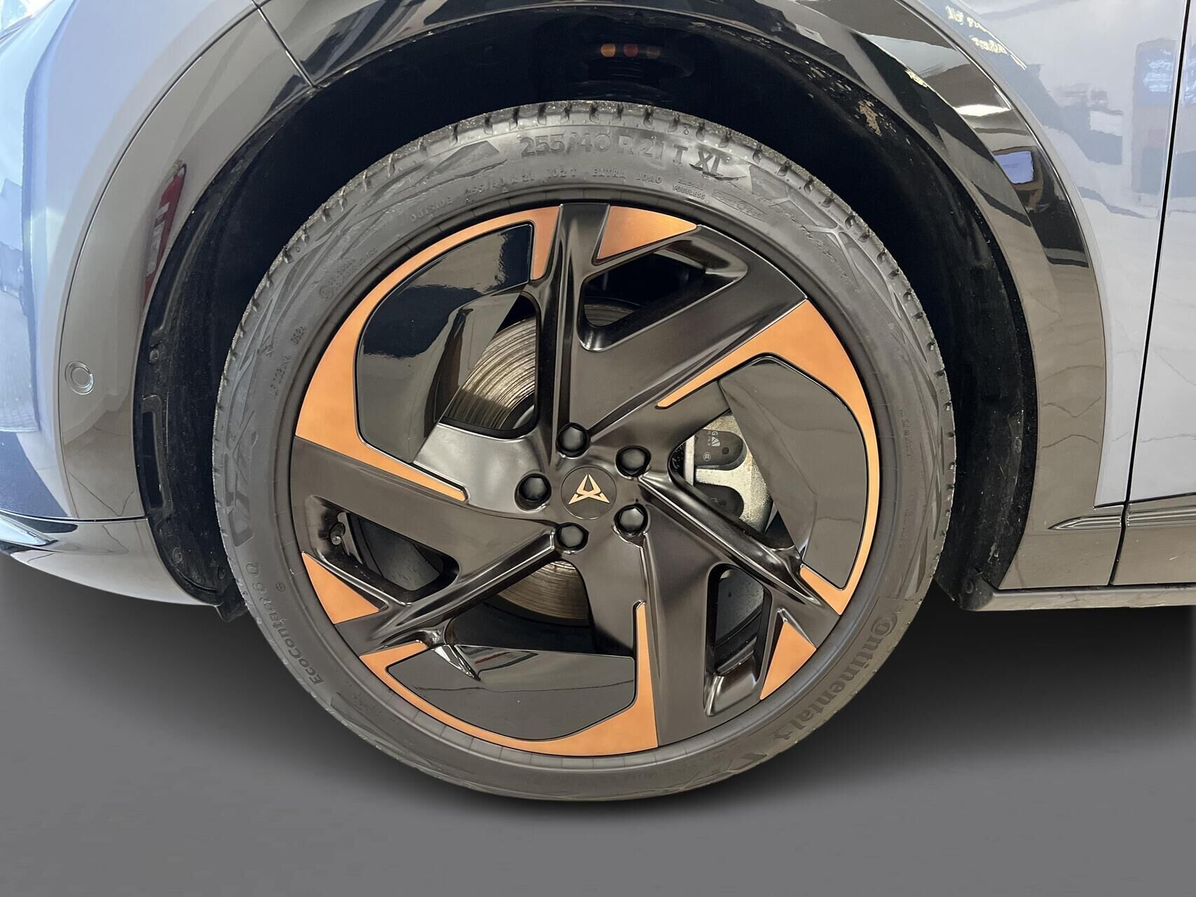 Blå Cupra Tavascan fra 2024