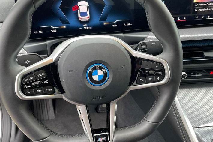 Hvid BMW i4 fra 2025