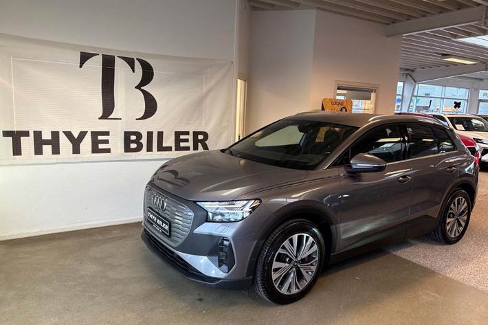 Grå Audi Q4 e-tron fra 2022 set udefra