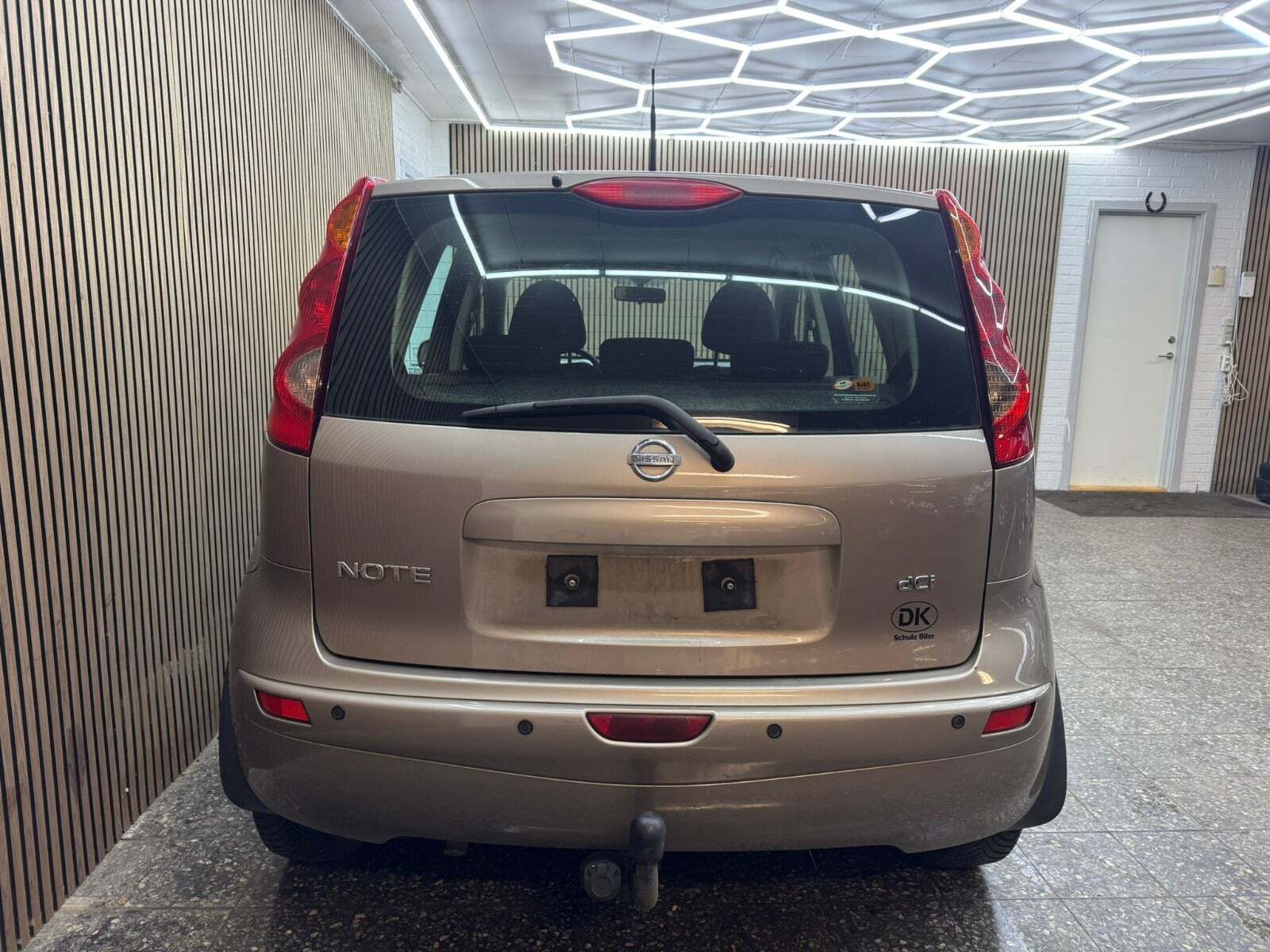 Grå Nissan Note fra 2009