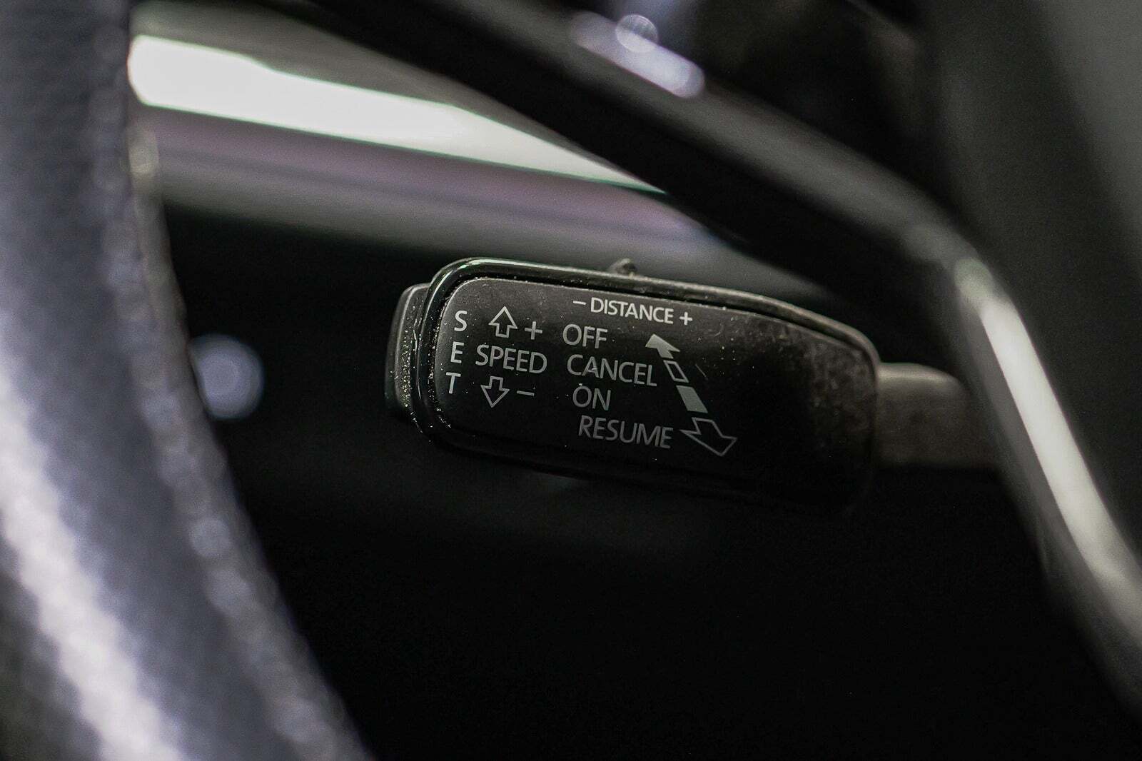 Grå Skoda Enyaq fra 2023