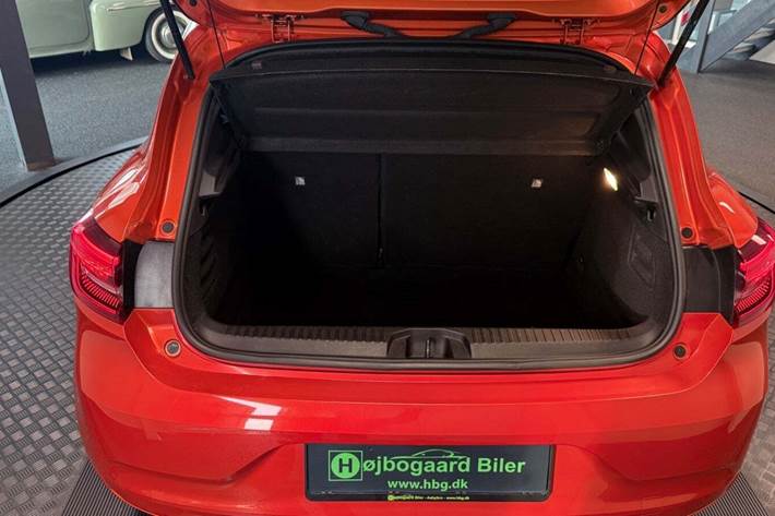 Orange Renault Clio V fra 2020