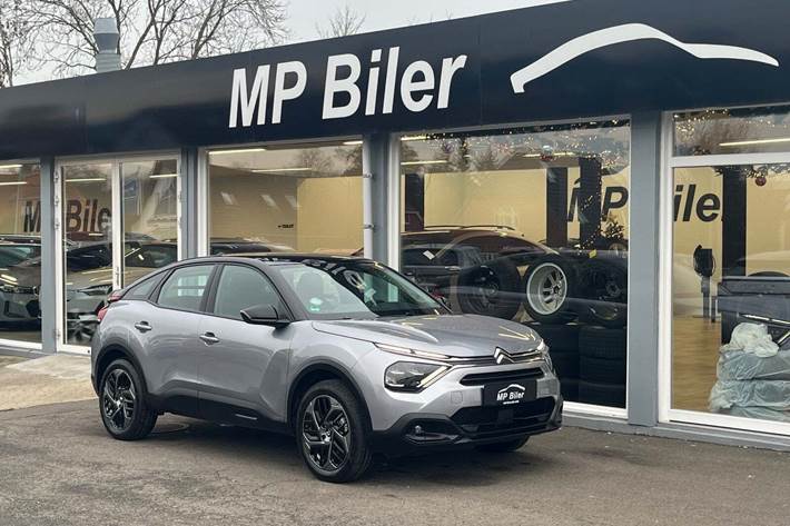 Grå Citroën C4 X fra 2024 set udefra