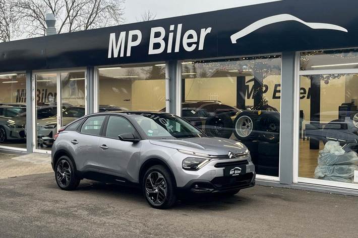 Grå Citroën C4 X fra 2024 set udefra