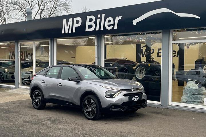 Grå Citroën C4 X fra 2024 set udefra