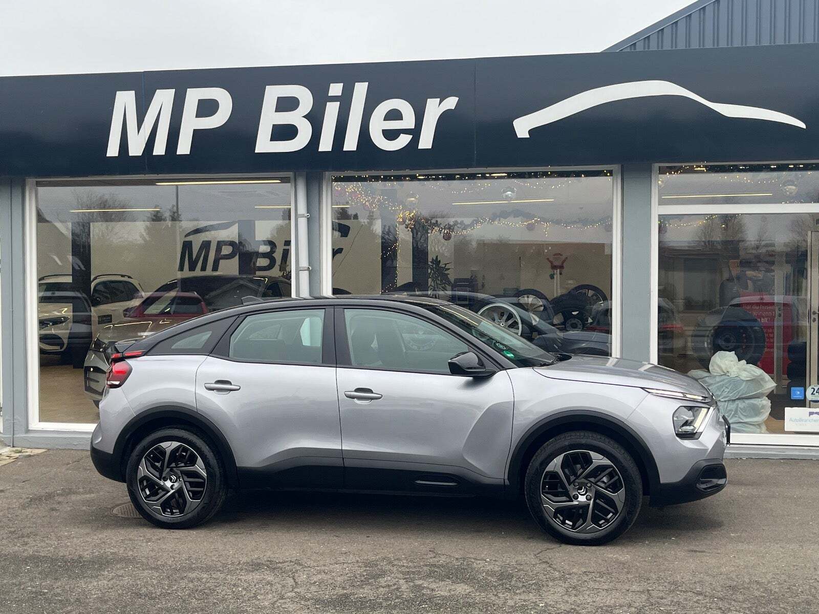 Grå Citroën C4 X fra 2024