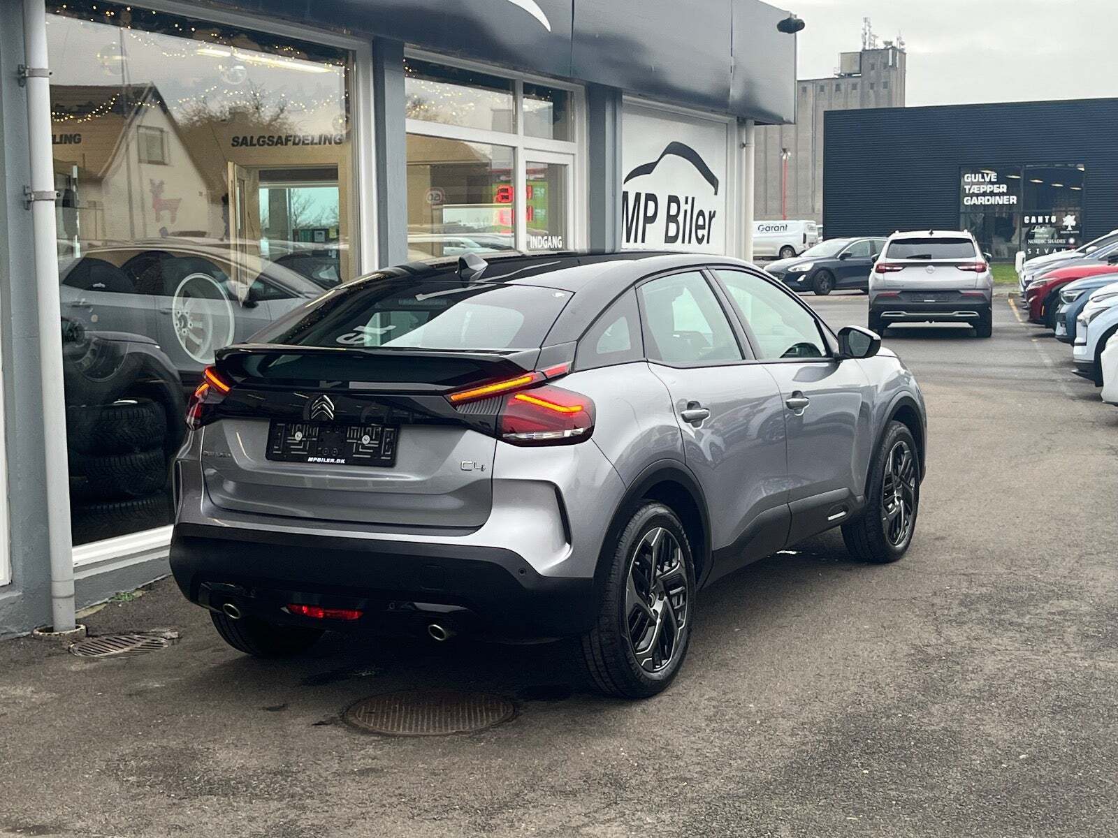 Grå Citroën C4 X fra 2024