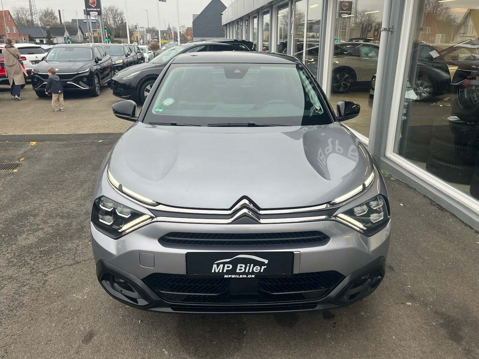 Grå Citroën C4 X fra 2024