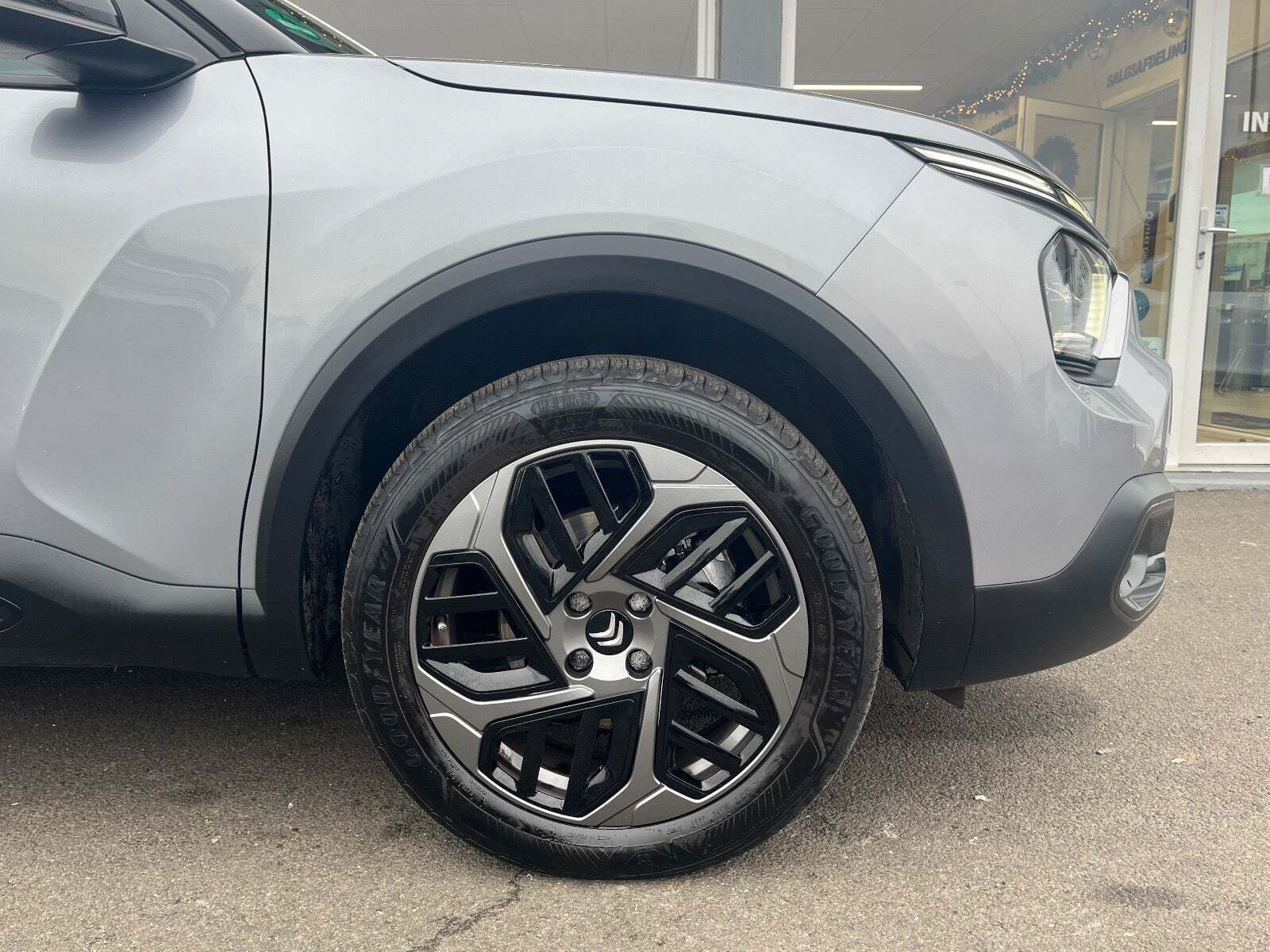 Grå Citroën C4 X fra 2024