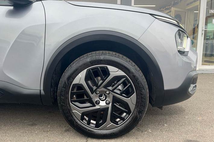 Grå Citroën C4 X fra 2024