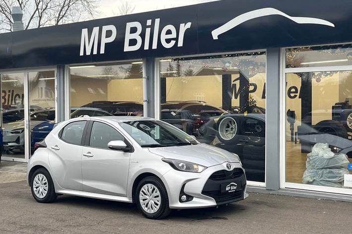 Sølv Toyota Yaris fra 2021