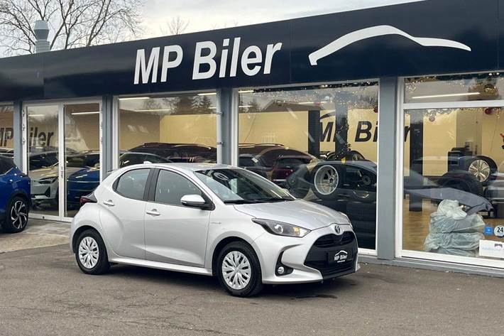 Sølv Toyota Yaris fra 2021