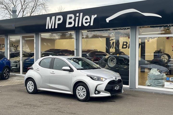 Sølv Toyota Yaris fra 2021