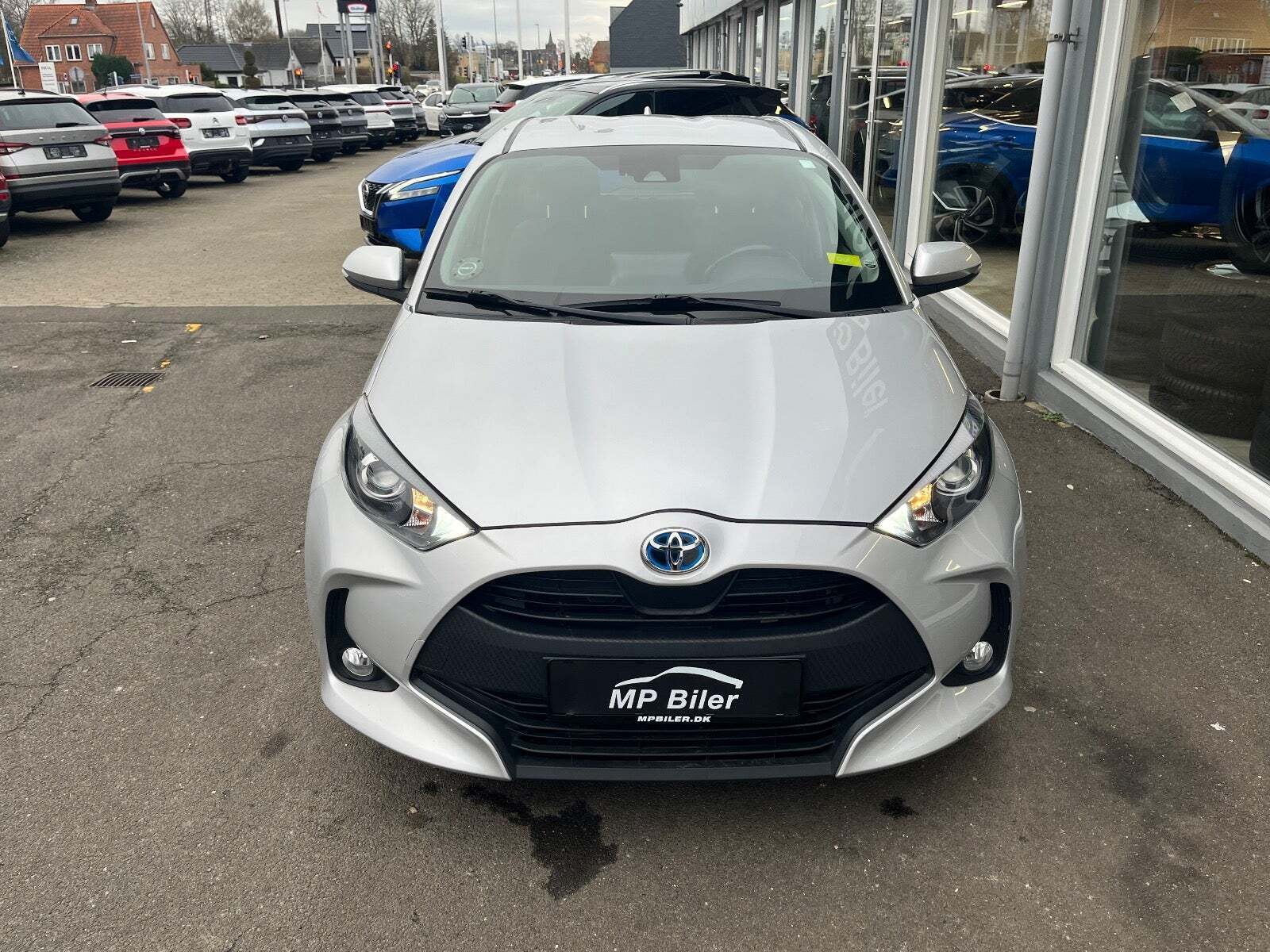 Sølv Toyota Yaris fra 2021