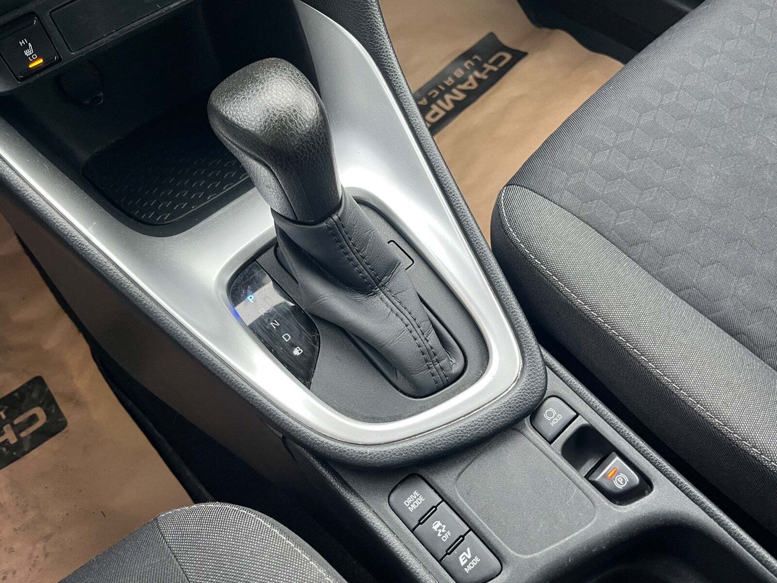 Sølv Toyota Yaris fra 2021