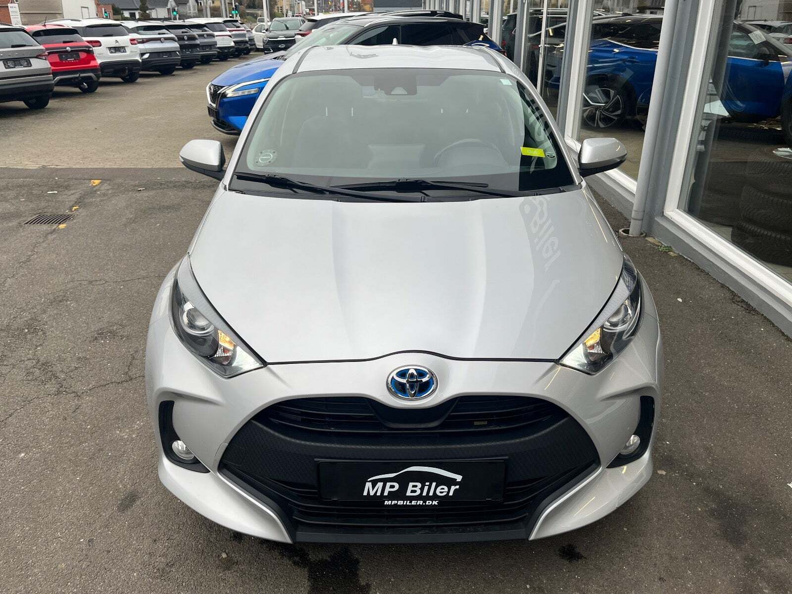 Sølv Toyota Yaris fra 2021