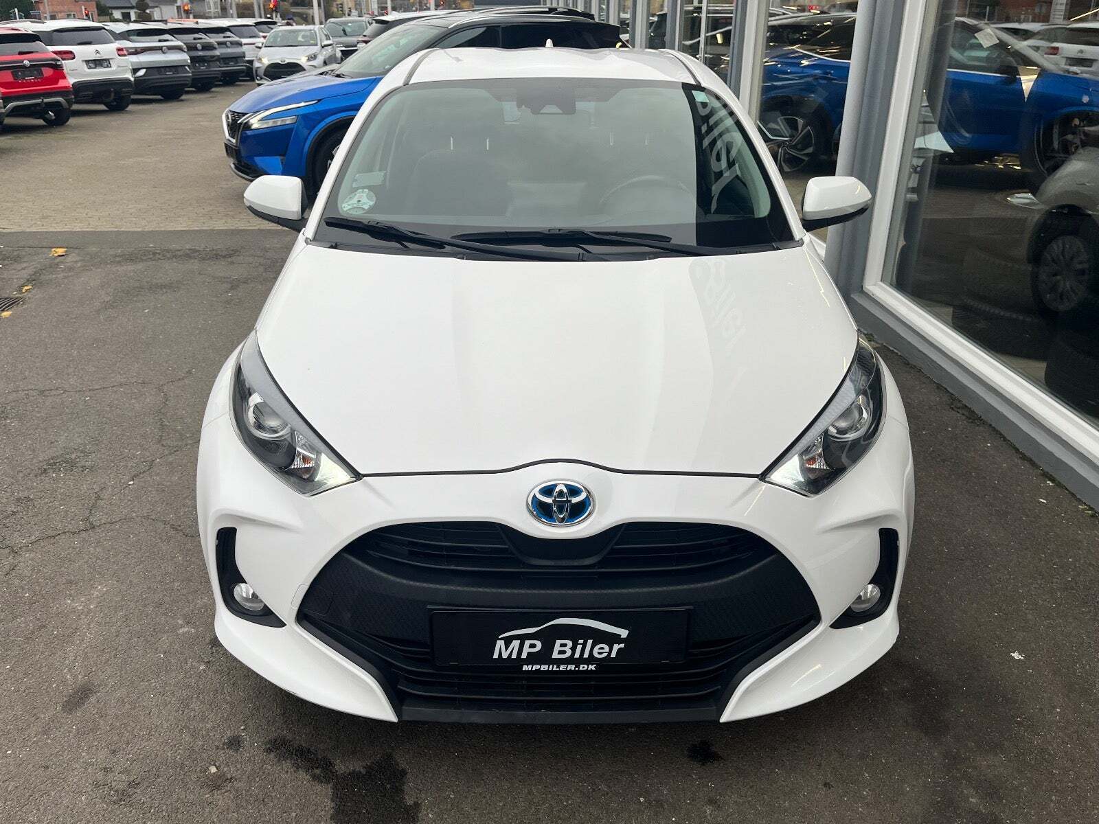 Hvid Toyota Yaris fra 2021