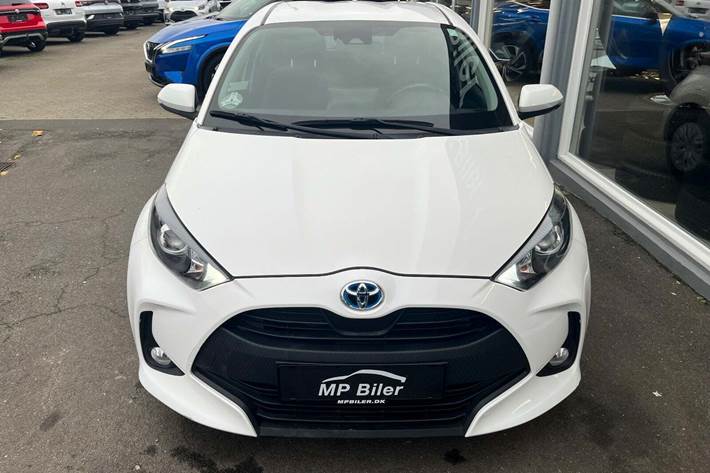 Hvid Toyota Yaris fra 2021