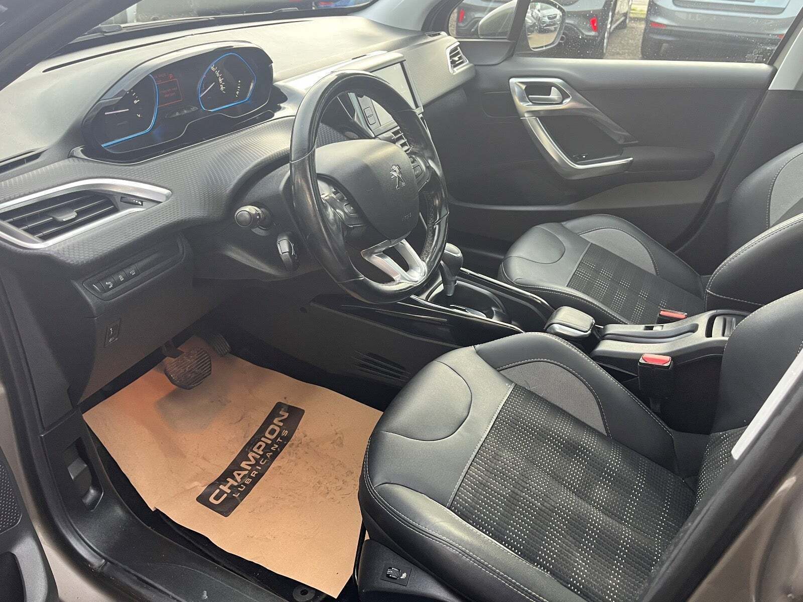 Peugeot 2008 1,2 e-THP 110 Allure Sky EAT6