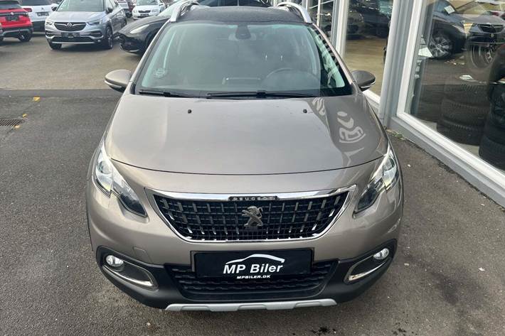 Grå Peugeot 2008 fra 2017