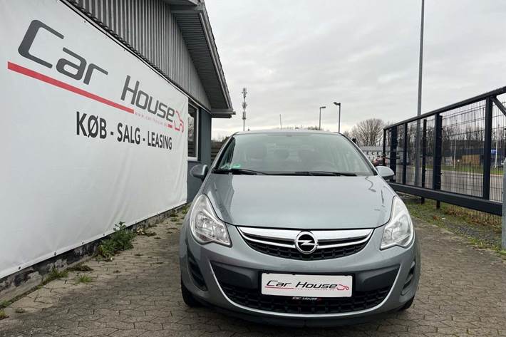 Sølv Opel Corsa fra 2013