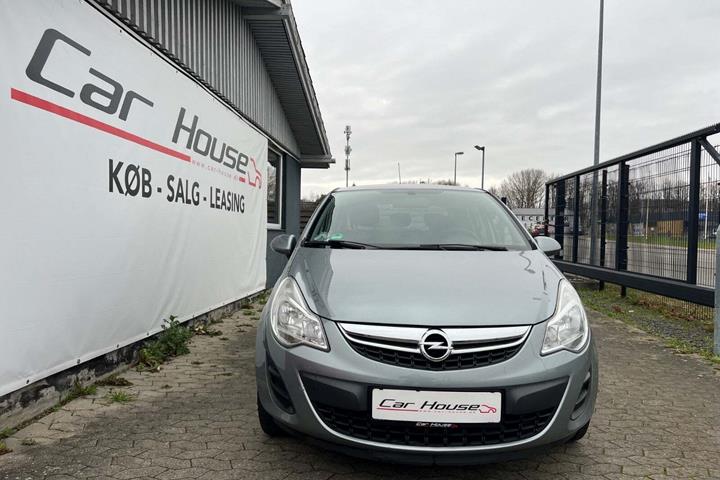 Sølv Opel Corsa fra 2013