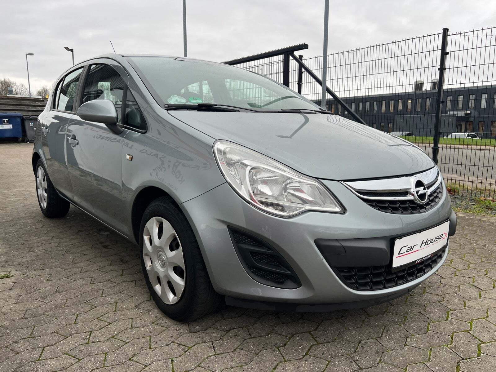 Sølv Opel Corsa fra 2013