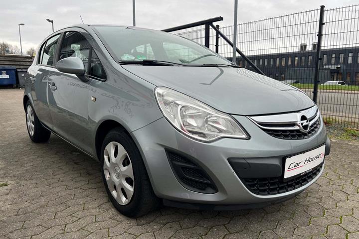 Sølv Opel Corsa fra 2013