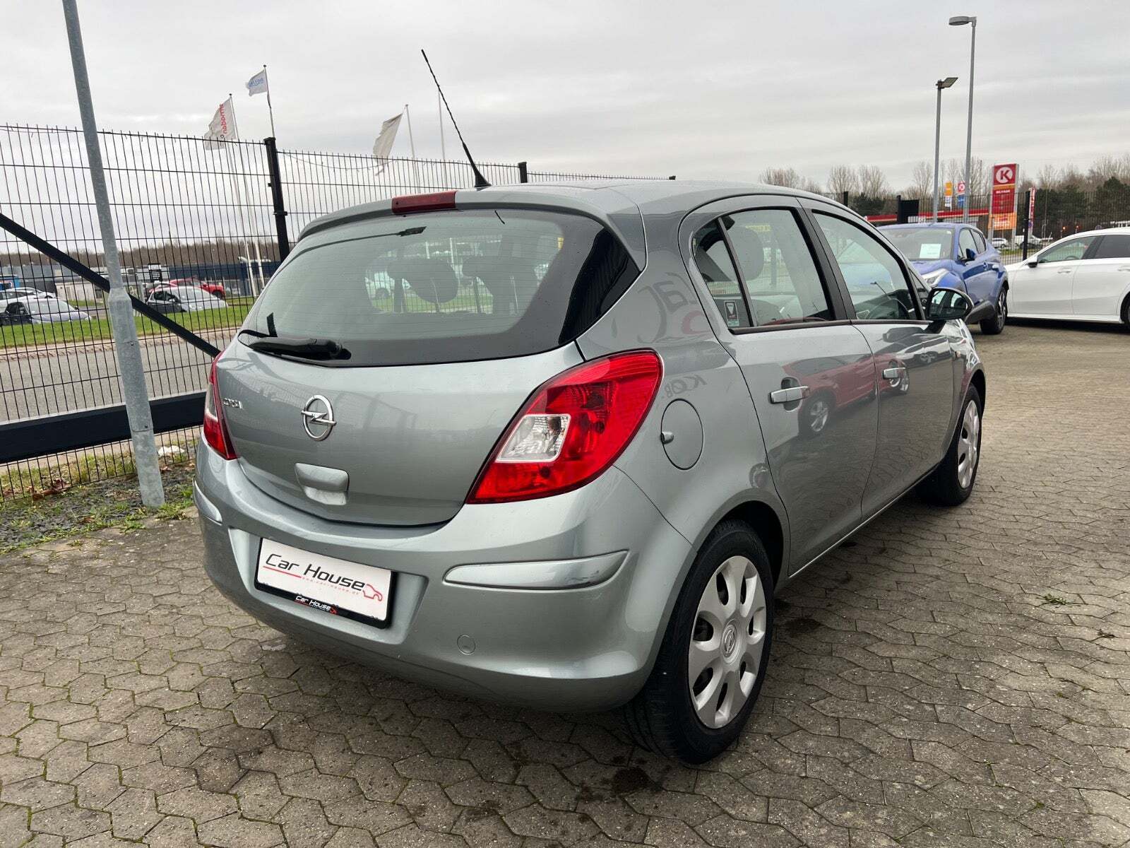 Sølv Opel Corsa fra 2013