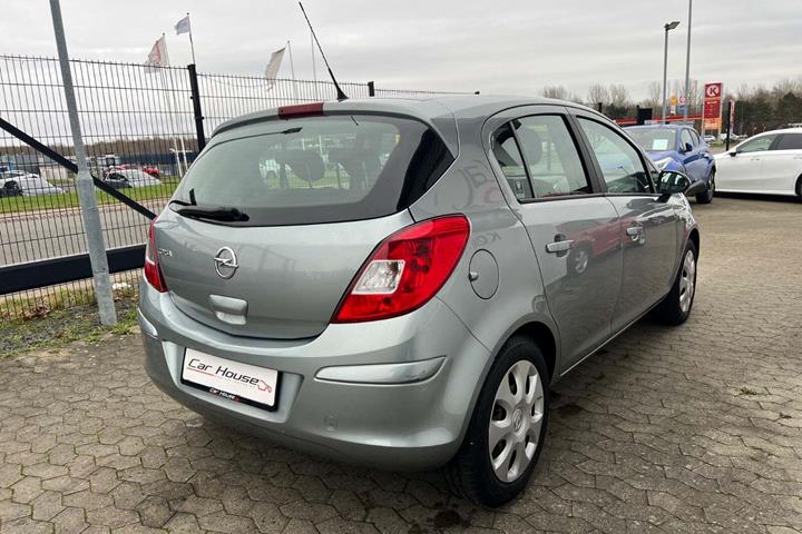 Sølv Opel Corsa fra 2013