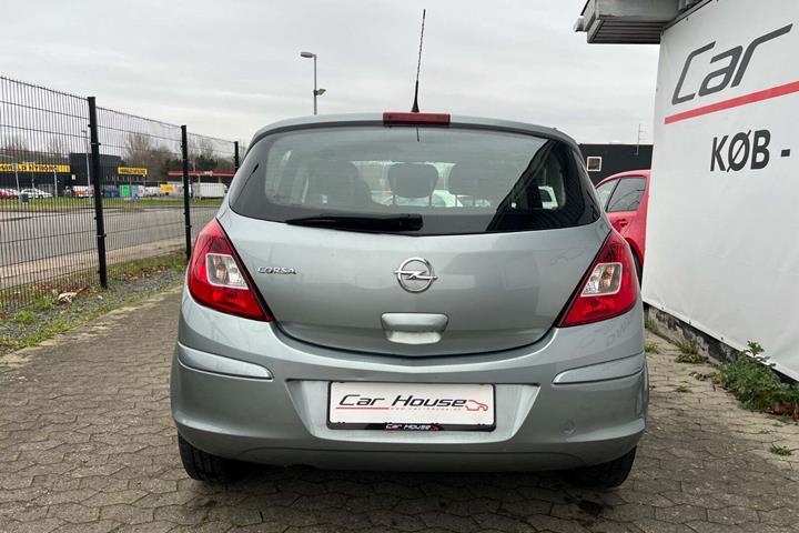 Sølv Opel Corsa fra 2013