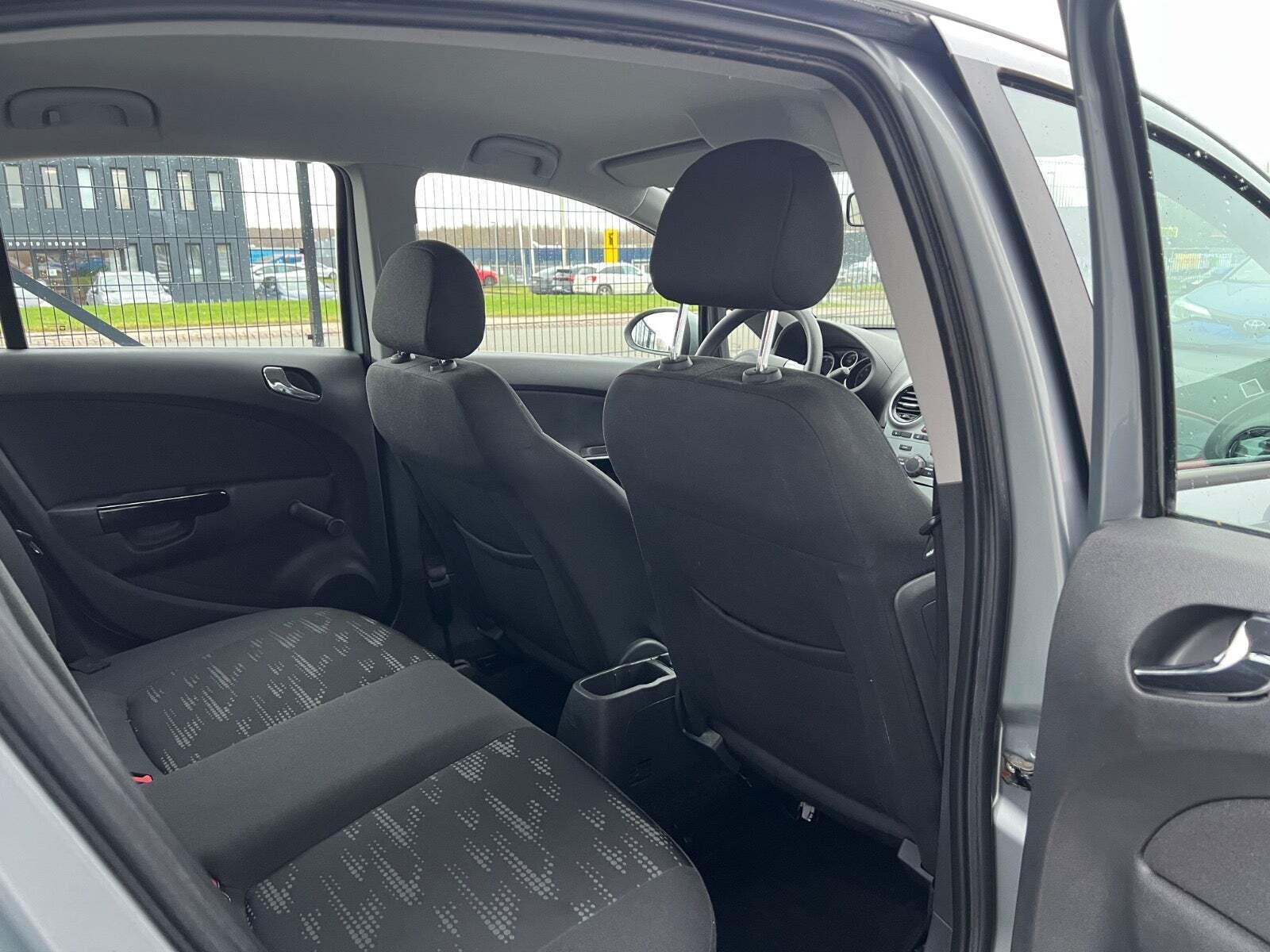 Sølv Opel Corsa fra 2013