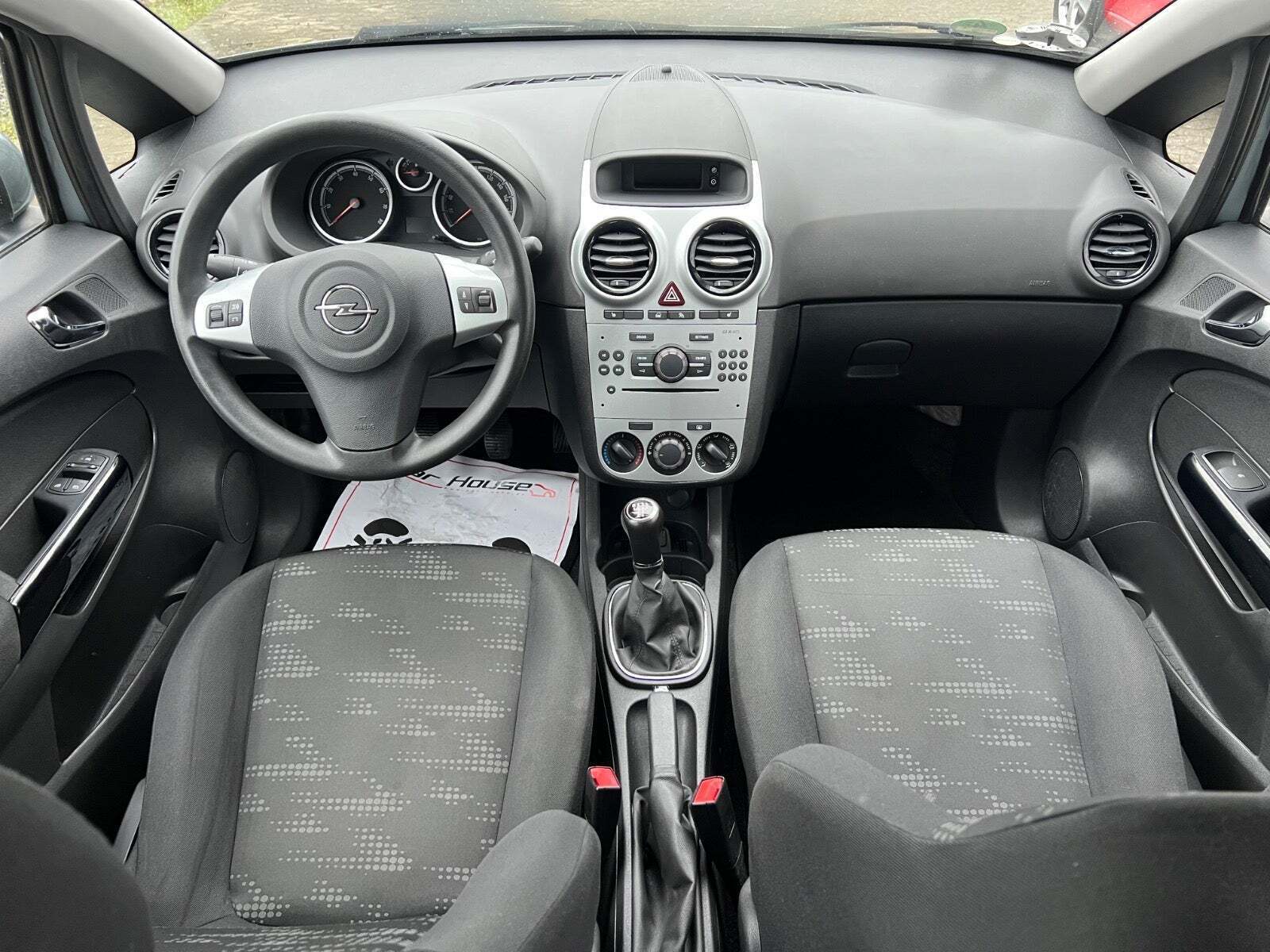 Sølv Opel Corsa fra 2013
