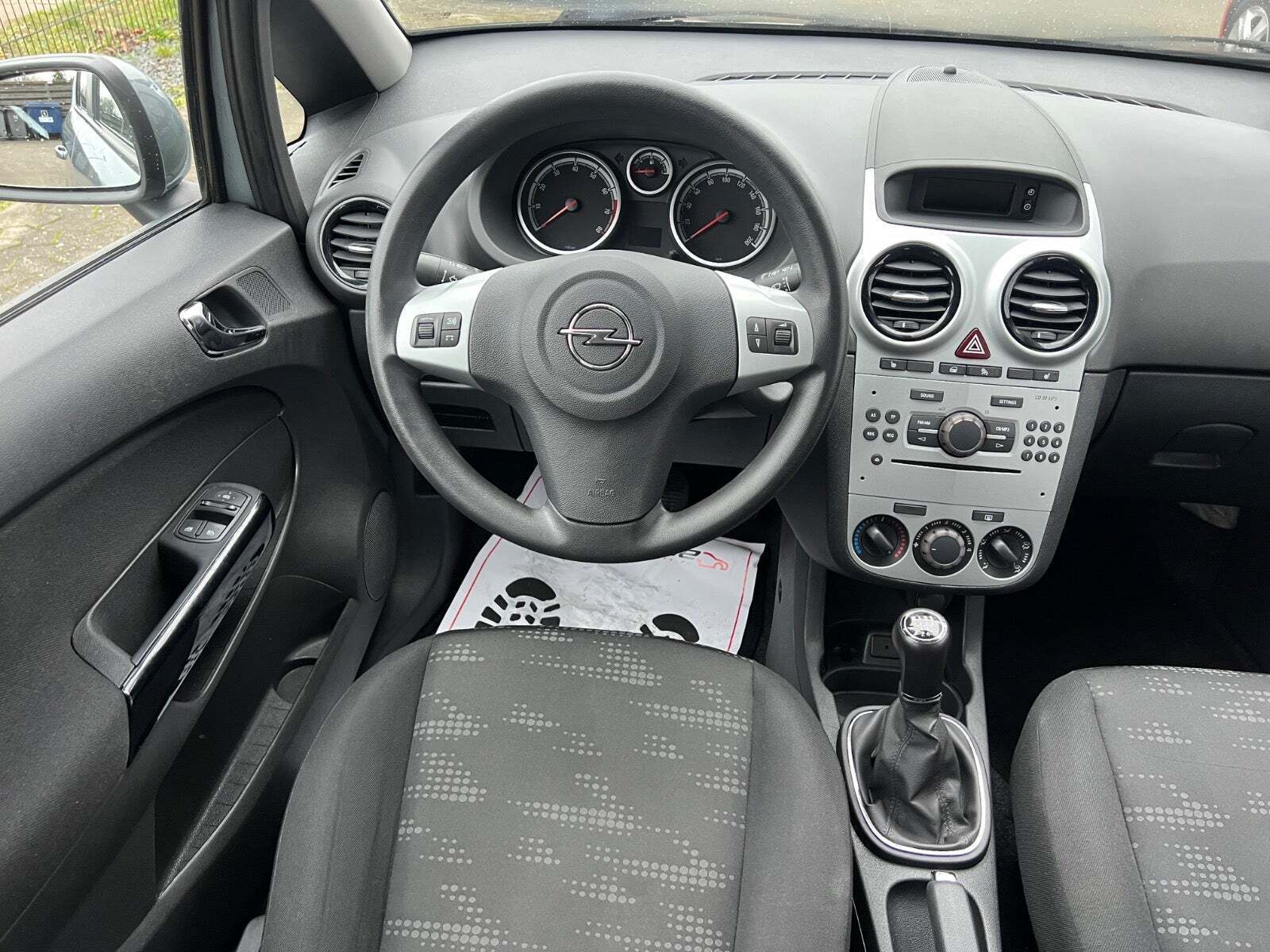 Sølv Opel Corsa fra 2013
