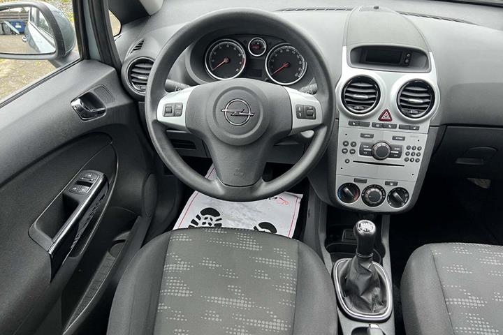Sølv Opel Corsa fra 2013