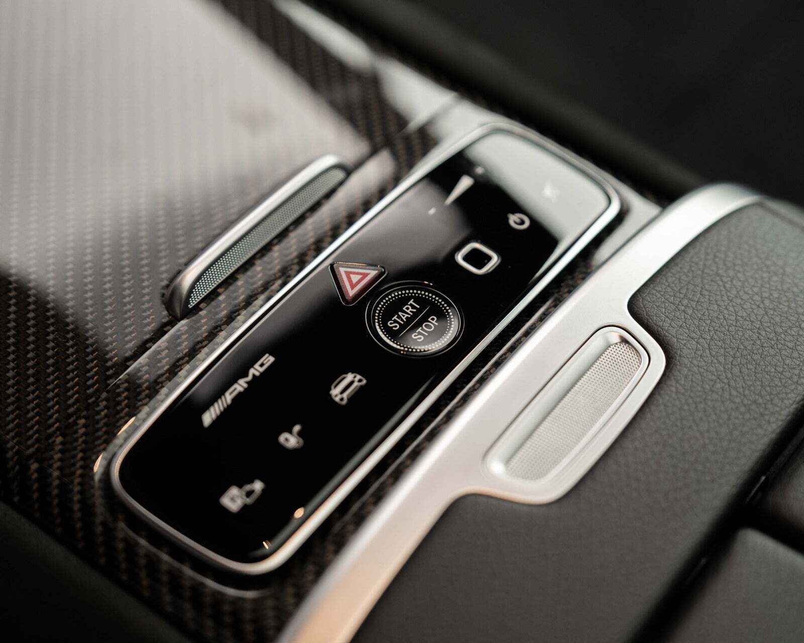 Grå Mercedes EQE53 SUV fra 2024